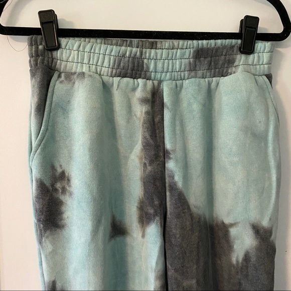 ⭐️ 2/$20 item ⭐️ HIGHWAISTED TYE DYE JOGGERS - Picture 2 of 6